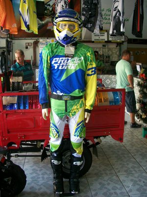 roupa Pro Tork e Monster